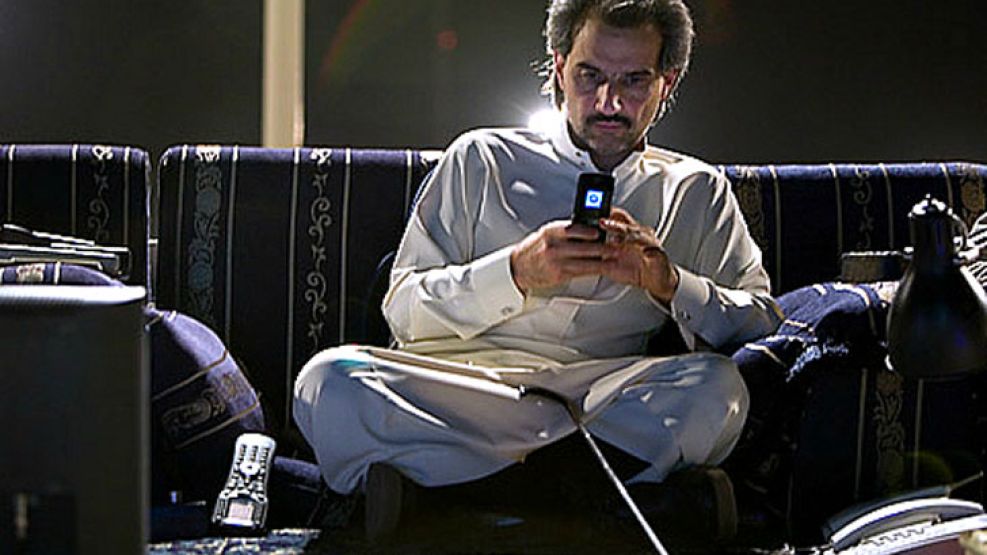 Walid bin Talal, que ya tiene acciones en Apple y Citigroup, compró una participación en la red de microblogging.