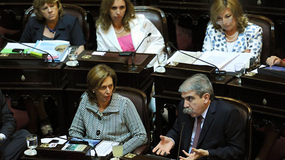 El senador Aníbal Fernández en la bancada kirchnerista en la Cámara alta.