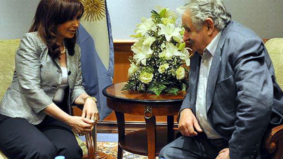 Viaje 34 | 8 de diciembre de 2009. Cumbre de Presidentes del Mercosur. Reunión con "Pepe" Mujica, presidente electo de Uruguay.