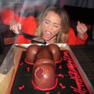 Miley Cyrus torta pene 3