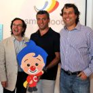 Sergio Goycochea felicitó a Guillermo Pino y Claudio Pousada, creadores de “El Payaso Plim Plim, un héroe del corazón”, la primera seria animada integramente argentina que triunfa en la señal Disney Junior. 