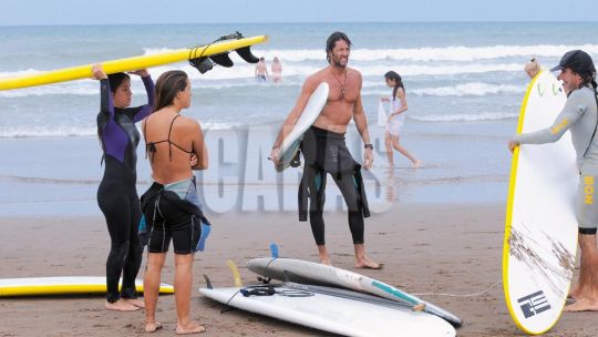 Caras | Celasco veranea con las mellizas petardo