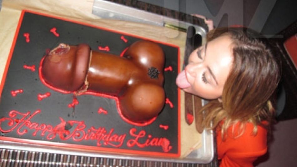 Miley Cyrus torta pene 1