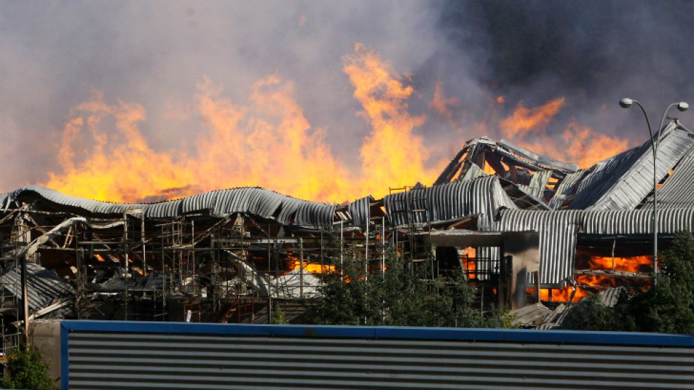 Un muerto y casi 23.000 hectáreas arrasadas producto de dos incendios forestales en el sur de Chile.