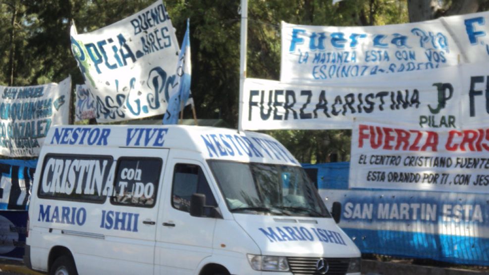 La gente de Ishii copó la vigilia por CFK.