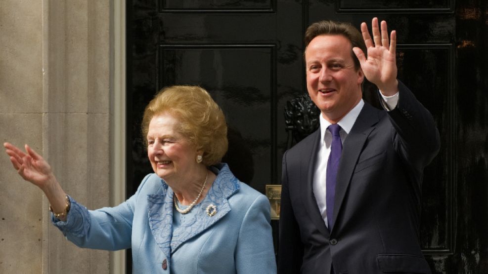 Margaret Thatcher junto a David Cameron, actual primer ministro británico.