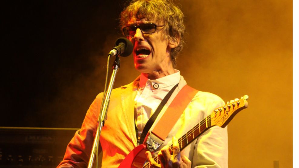 El cantante Luis Alberto Spinetta fue internado por divertículos.