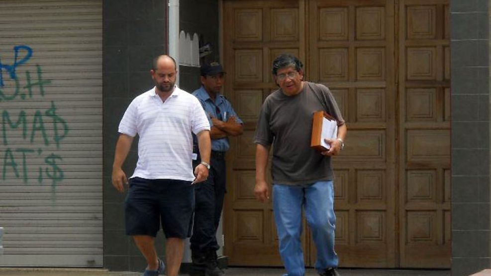 El juez Juan Pablo Chirinos, luego de visitar a la viuda de Carlos Soria, Susana Freydoz, la principal acusada por el crimen del ex gobernador de Río Negro.