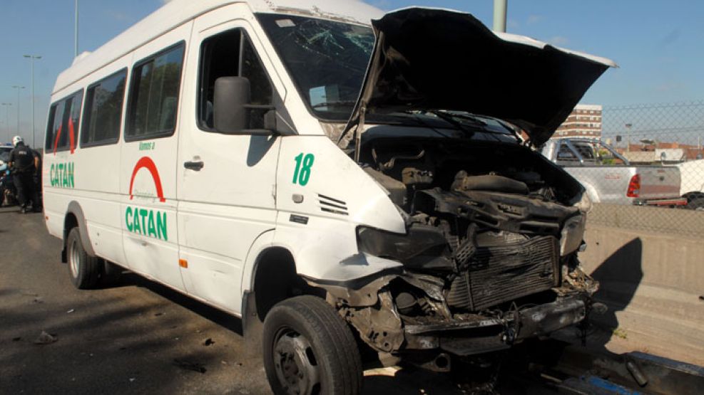 Uno de los vehículos involucrados en el múltiple accidente.