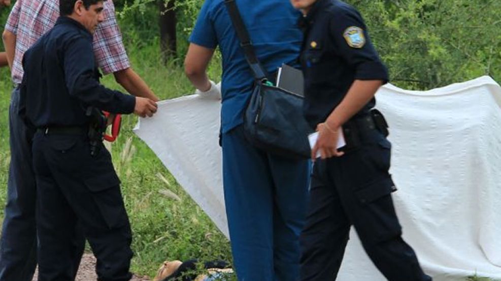 La víctima quedó tendida al costado de la ruta tras recibir varias puñaladas con un destornillador.