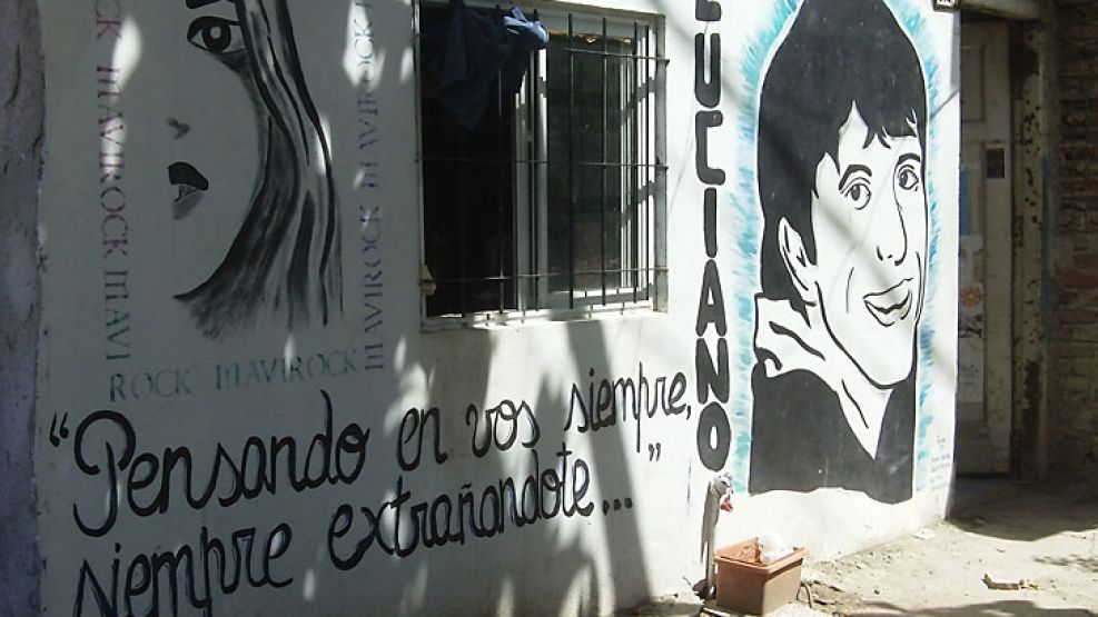 La fachada de la humilde casa de los Arruga, en el barrio 12 de octubre, a 2 kilómetros de la General Paz. 