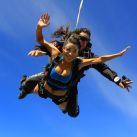 Andrea Rincon salta en paracaidas