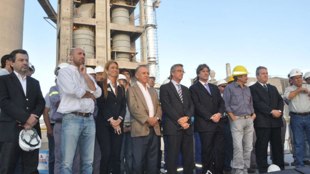 "Antonio", de casco amarillo, recibió la felicitación de la Presidenta en Olavarría.