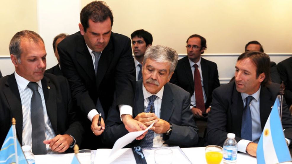 Gobernadores y ministros firmaron un nuevo Pacto Federal de Hidrocarburos.