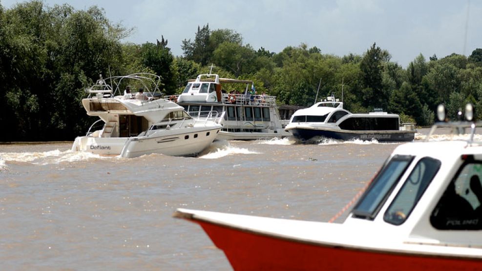 A punto de colisionar. La imagen, capturada el último jueves, muestra el nivel de alto tránsito que existe en el río Luján.