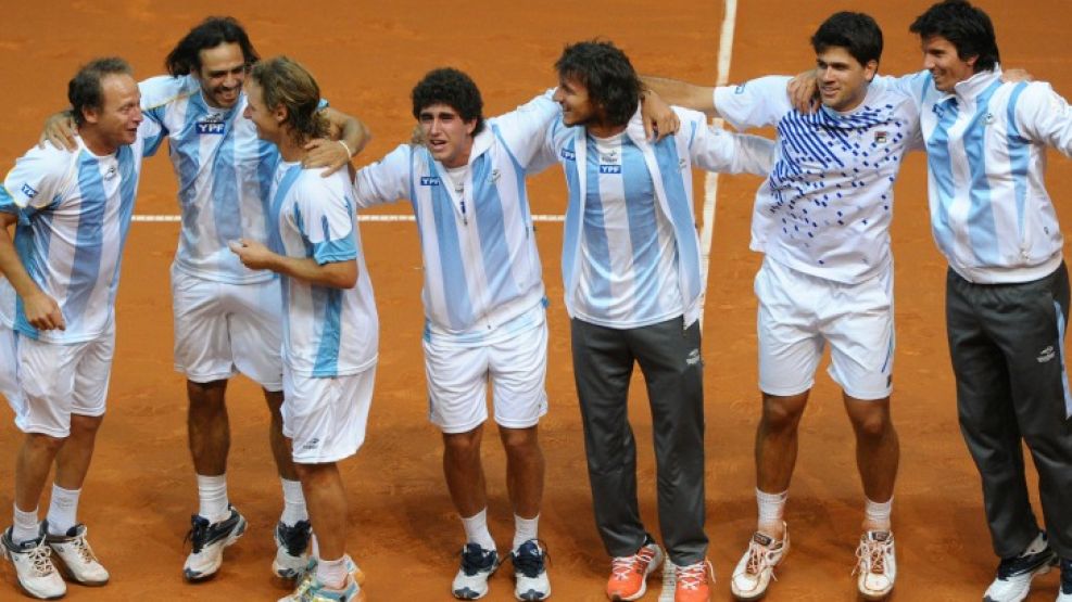 El equipo argentino de Copa Davis celebra la victoria ante Alemania. 