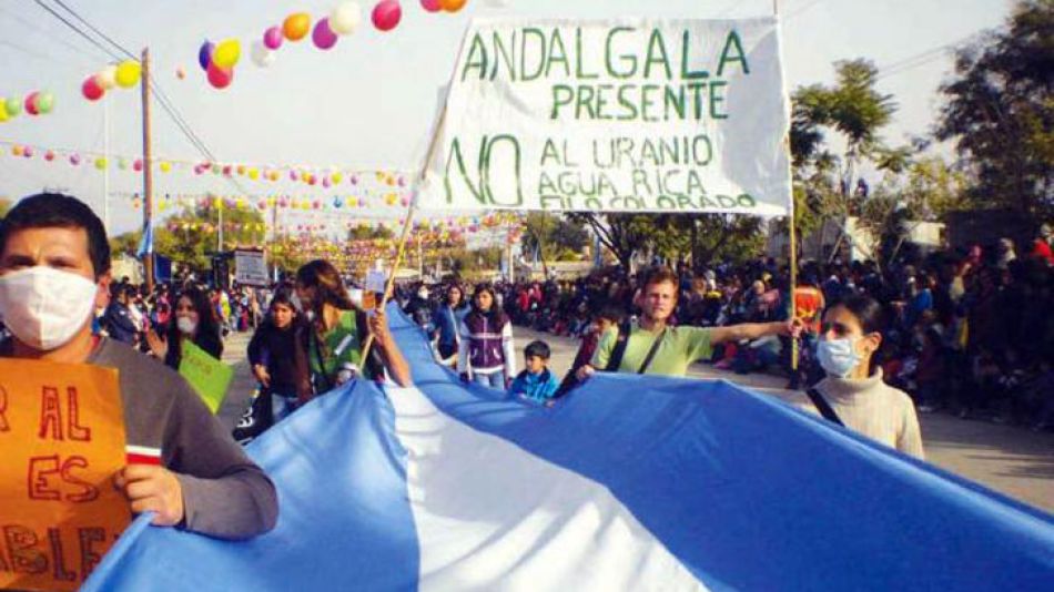 Vecinos autoconvocados y ambientalistas de Andalgalá, periodistas y militantes de partidos nacionales, padecen los piquetes de empleados de la mina Bajo La Alumbrera.