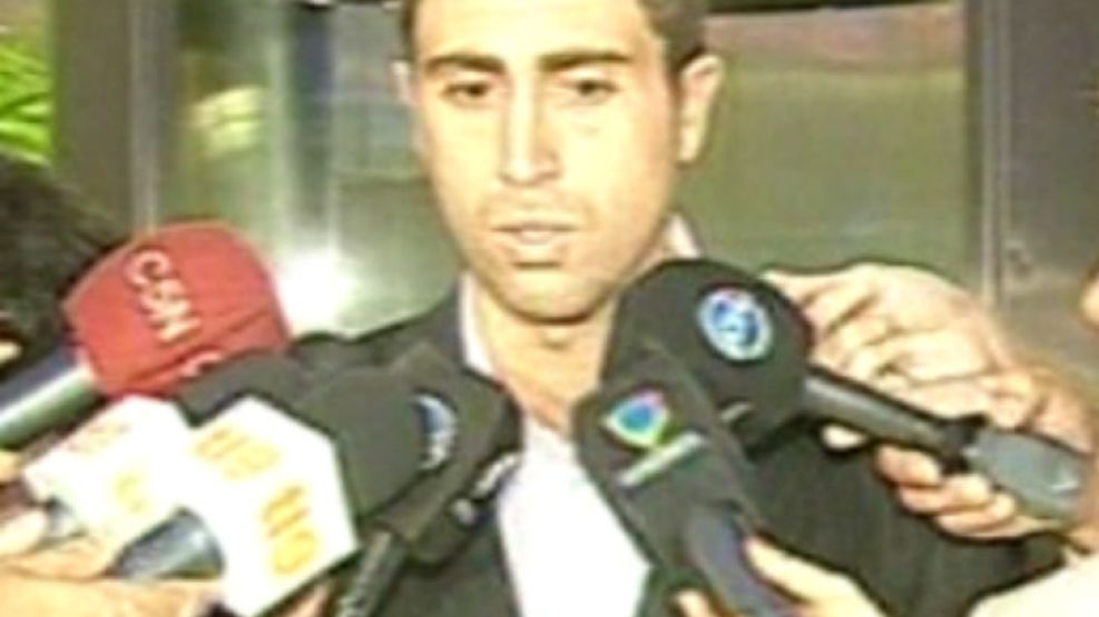 Santos daba una conferencia de prensa cuando llegaron los agentes de Interpol.