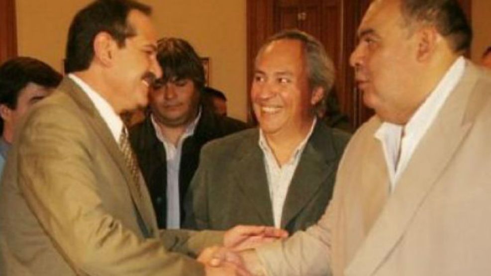 Alperovich recibió a Rubén "La Chancha" Ale (a quien su ex esposa acusó de proxeneta) en la Casa de Gobierno, cuando San Martín de Tucumán ascendió a la primera A y este se desempeñaba como presidente