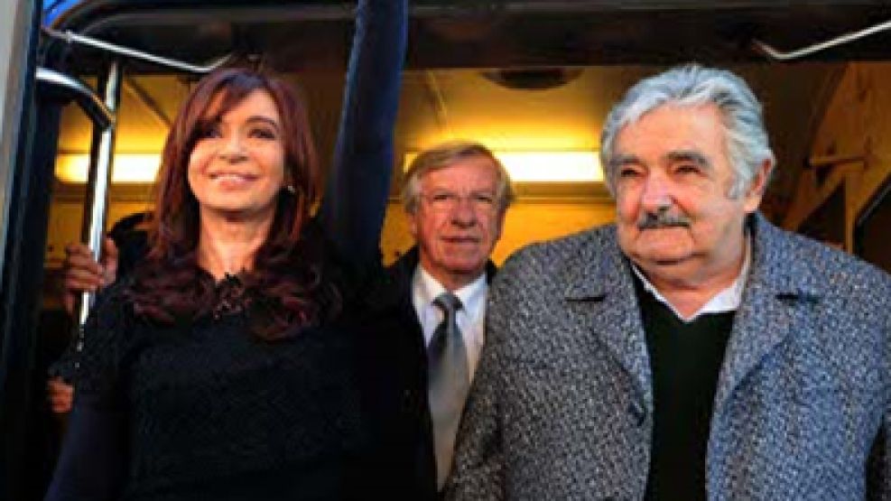 La empresa ferroviaria estatal uruguaya Administración de Ferrocarriles del Estado dispuso que TBA no siga prestando su servicio.