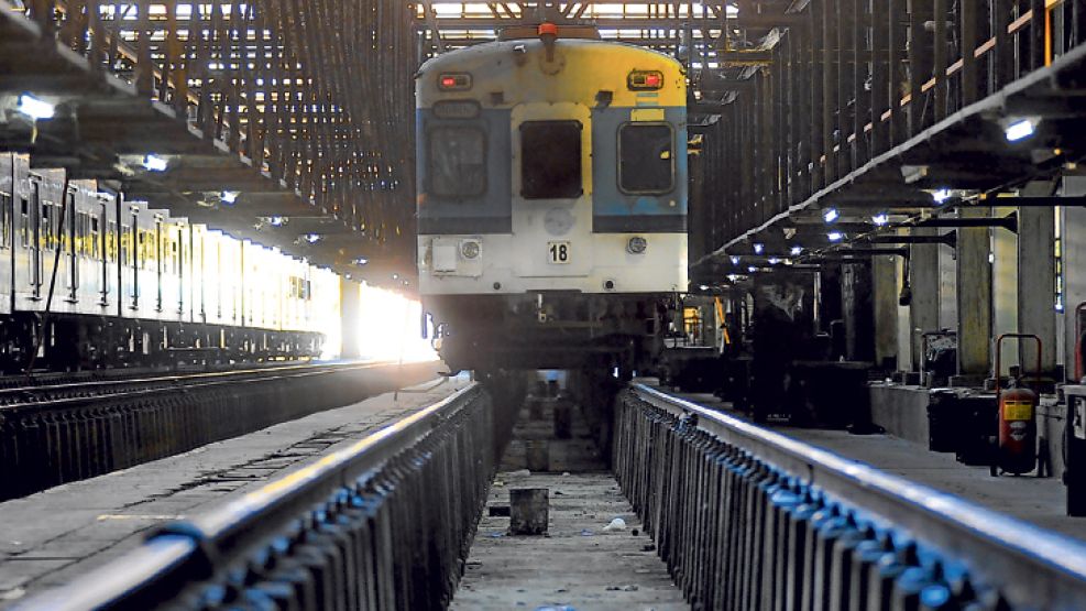 Los mecánicos denuncian el estado de deterioro de las formaciones del ferrocarril Sarmiento.