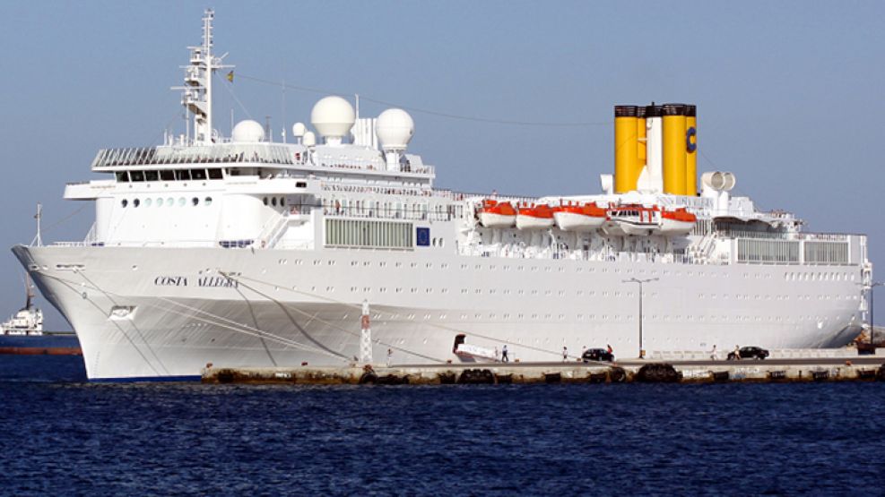 El Costa Allegra presentó problemas en un viaje y quedó varado en pleno Oceano Índico, después de sufrir un incendio en el cuarto generador.