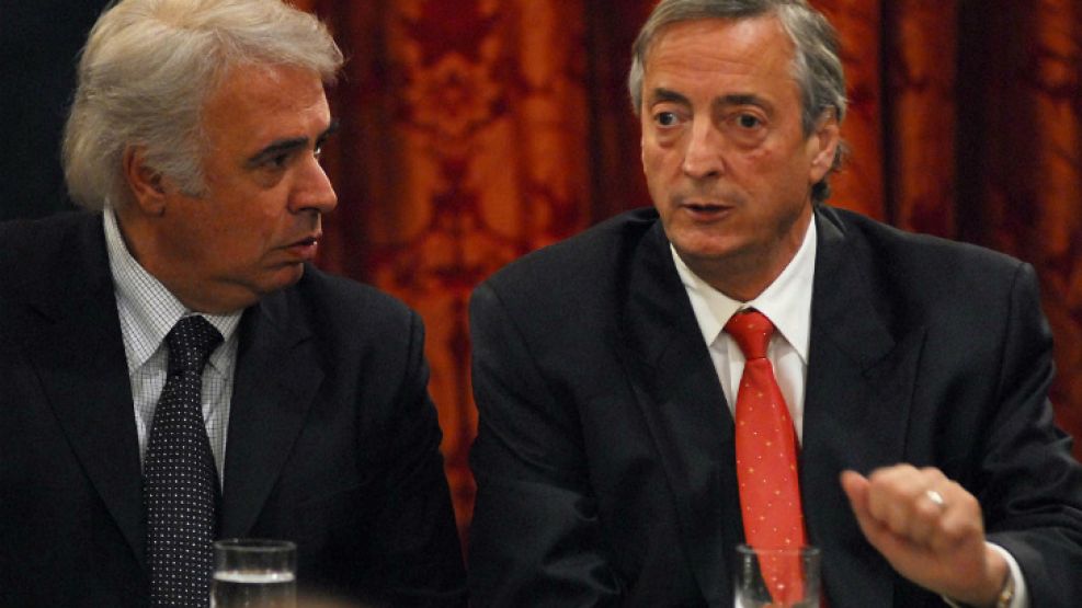 El mandatario cordobés junto a Néstor Kirchner en julio de 2007.