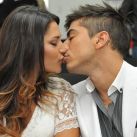32 Civil- Yana y Augusto se besan en el registro civil.