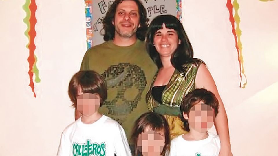 Juntos. Eduardo y Wanda, con sus tres hijos de parejas anteriores. Los dos varones vivían con ellos en la casa de Mataderos.