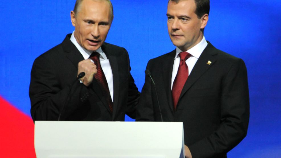 La pareja ganadora y cuestionada al mismo tiempo: Putin y Medvedev.