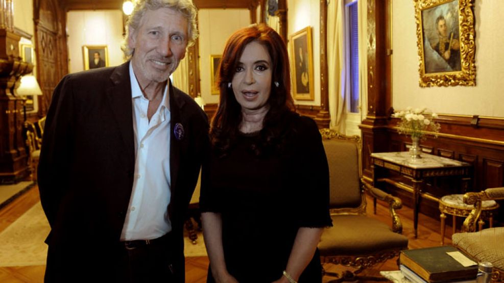 Roger Waters en su breve visita a Cristina Fernández en su despecho de la Rosada.