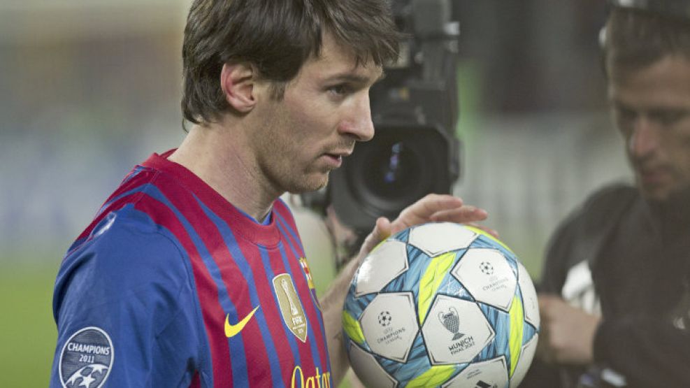 Messi se llevó otra pelota para su casa.