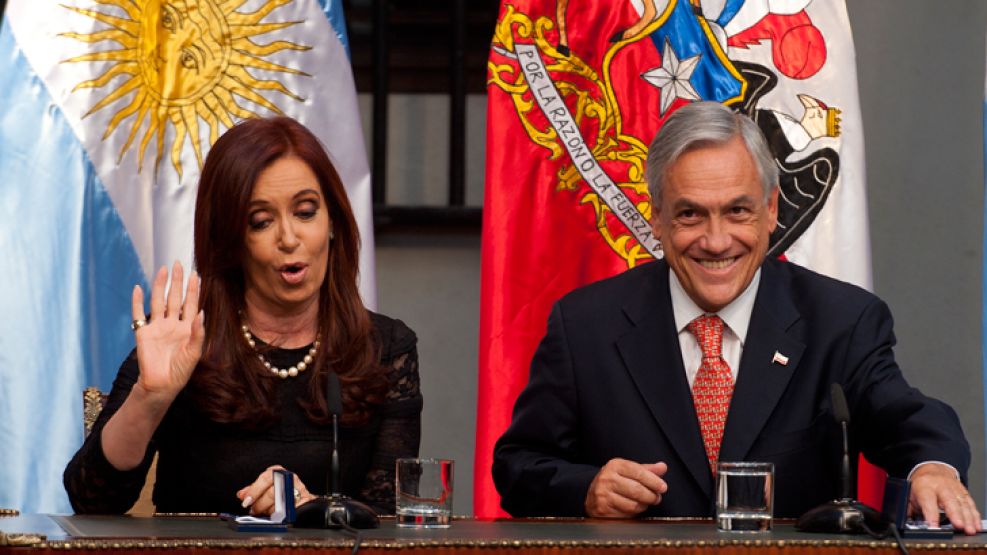 Tres horas. Cristina y Piñera se reunieron por tres horas. No trascendió si hablaron sobre los vuelos a Malvinas. Firmaron acuerdos.