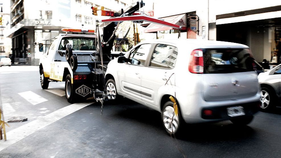 Desde hoy, el Gobierno porteño suspende todos los permisos de libre estacionamiento no emitidos por la Ciudad.