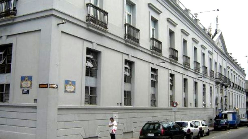 Las puertas del Hospital Maciel de Montevideo, en Uruguay. 