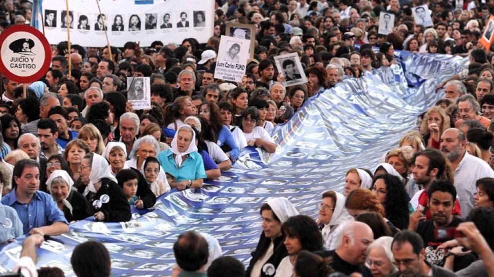 En Buenos Aires, una multitud se congregó en Plaza de Mayo.
