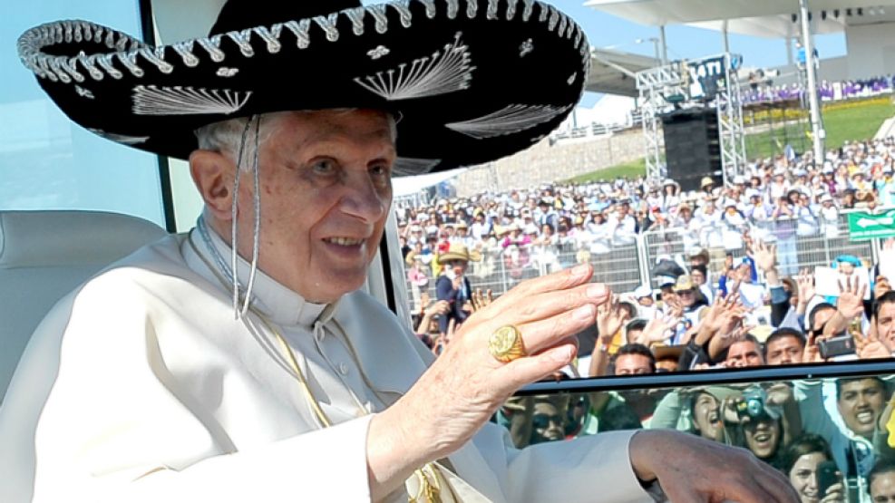 Al despedirse de México, el Papa lució un clásico sombrero local. El nuevo destino: Cuba.
