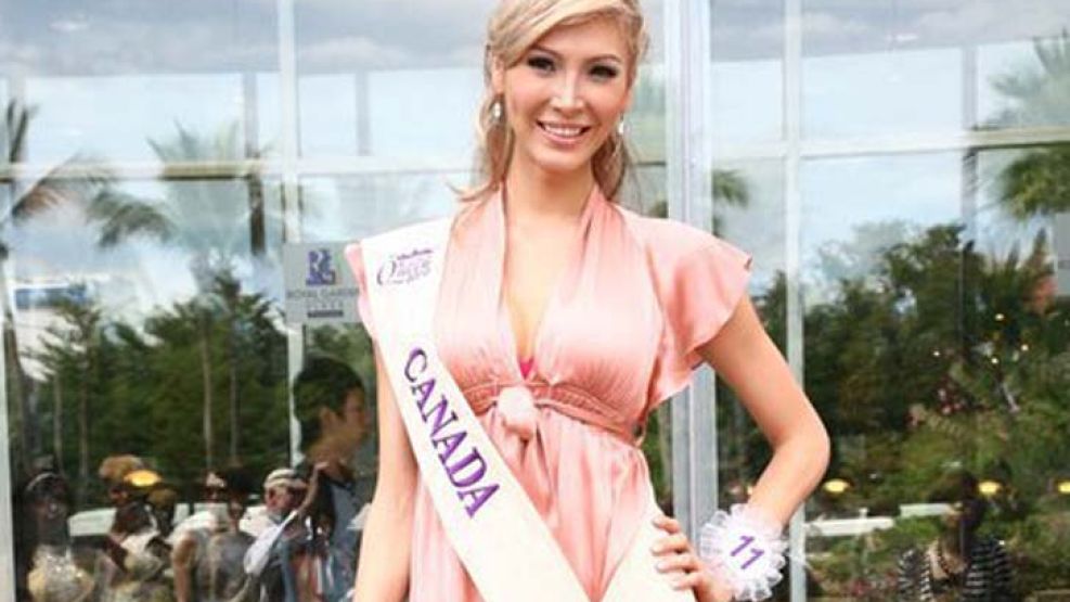 Jenna Talackova fue descalificada del certamen de Miss Universo por no haber "nacido mujer".