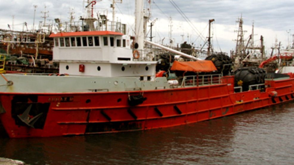 El buque Audax II en el puerto de Montevideo. 