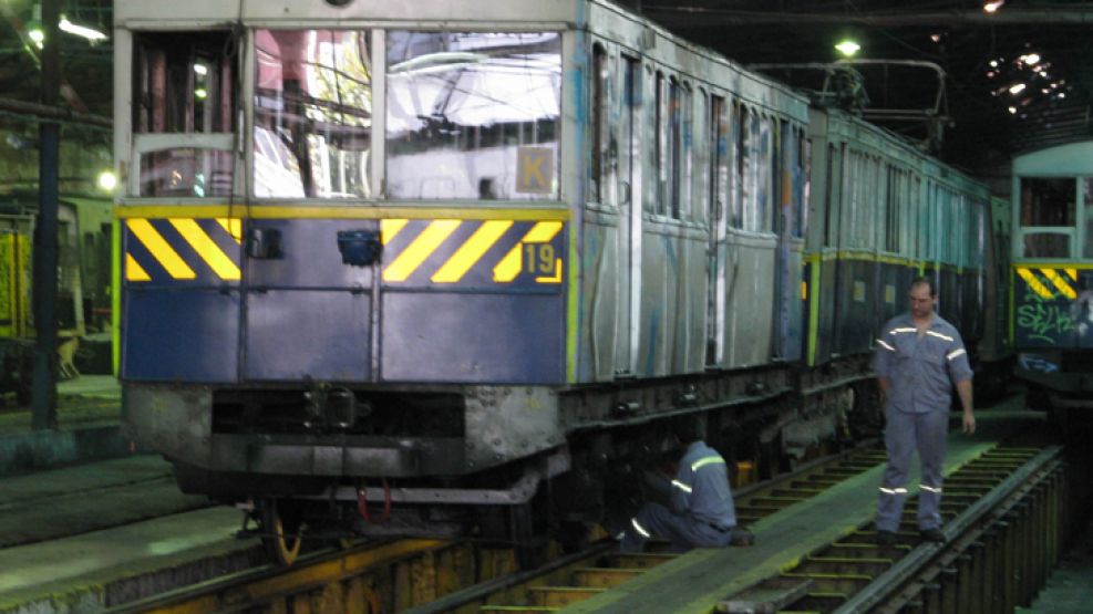 Gremialistas y operarios denuncian que el 80% de los trenes tienen fallas mecánicas.