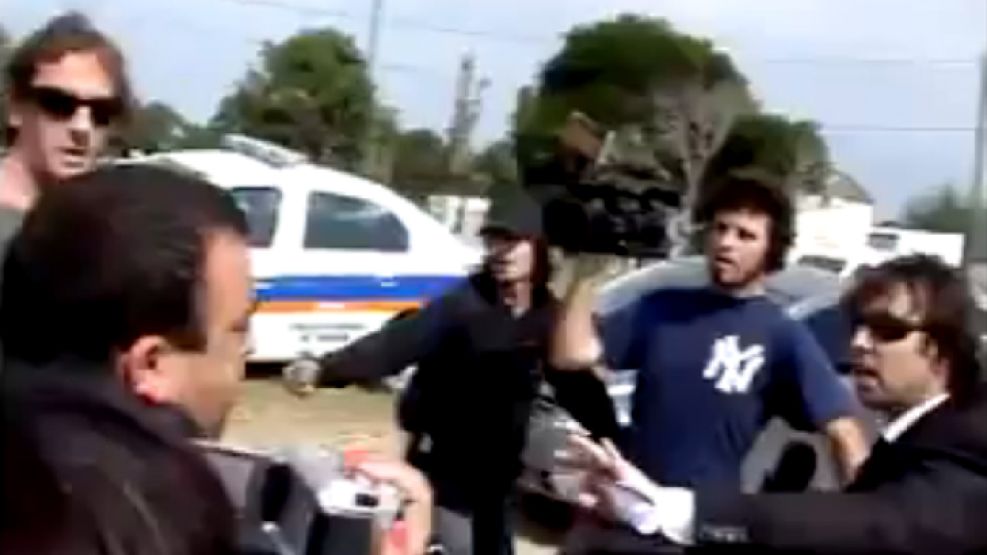 Las imágenes de la agresión a Gonzalito, cronista de CQC, y a su equipo.