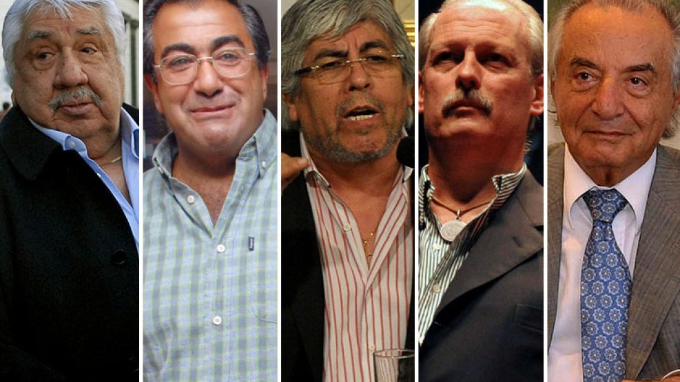 Hugo Moyano, flanqueado por "Los gordos" opositores: Lescano, Héctor Daer, Andrés Rodríguez y Armando Cavalieri. 