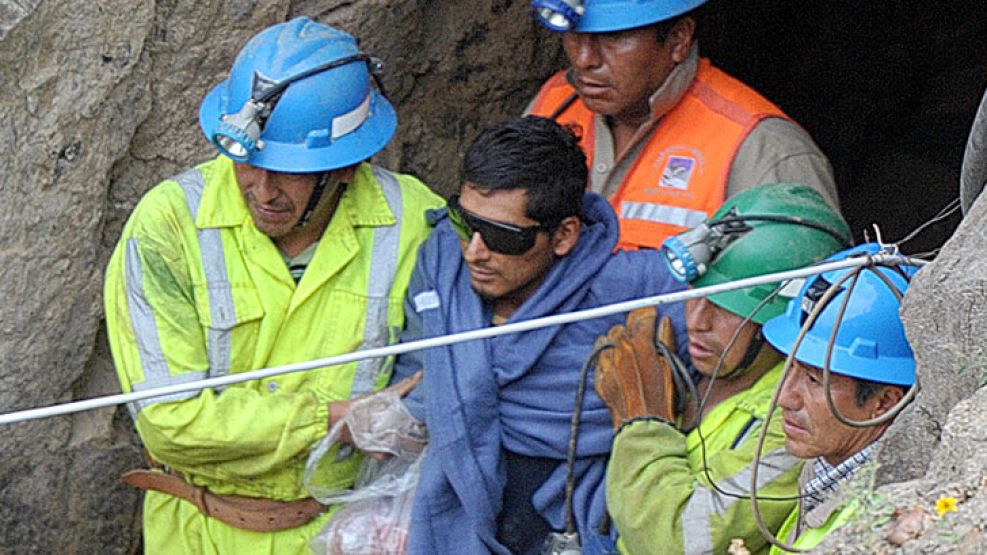 Los mineros estaban atrapados en un túnel horizontal de una mina de cobre, en el sureste de Perú.