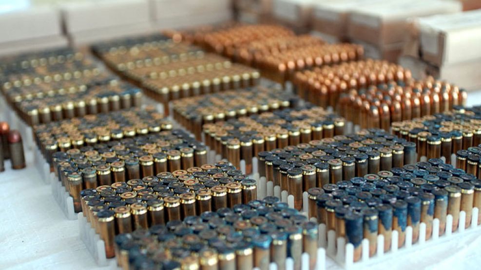 En la vivienda había gran cantidad de municiones para fusiles y carabinas, una caja de madera con más de un centenar de balas para armas calibre 9 y 11.25 milímetros.