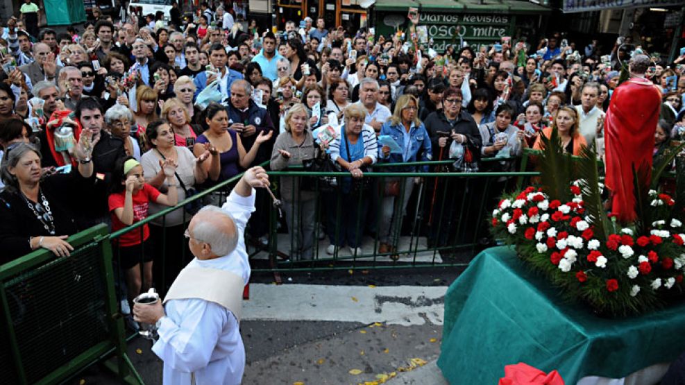 Cientos de fieles se congregaron para venerar a San Expedito.