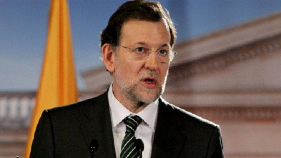 Contradicciones. La postura de Rajoy en 2008 era diferente, pero el diario El País lo justifica.