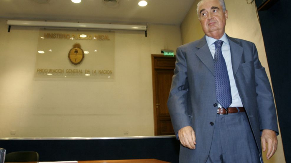  Esteban Righi renunció a su cargo de procurador de la Nación, luego de las denuncias de Boudou.