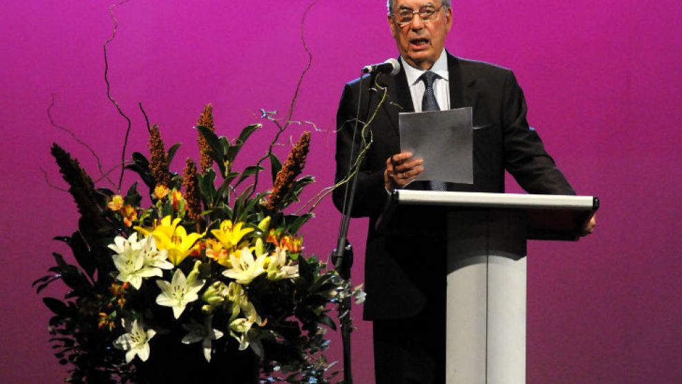 Vargas Llosa al inaugurar la Feria del Libro el año pasado.