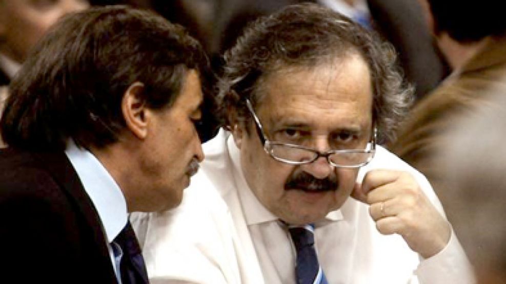 Alfonsín dijo que los partidos "no pueden transformarse en un conjunto de librepensadores".