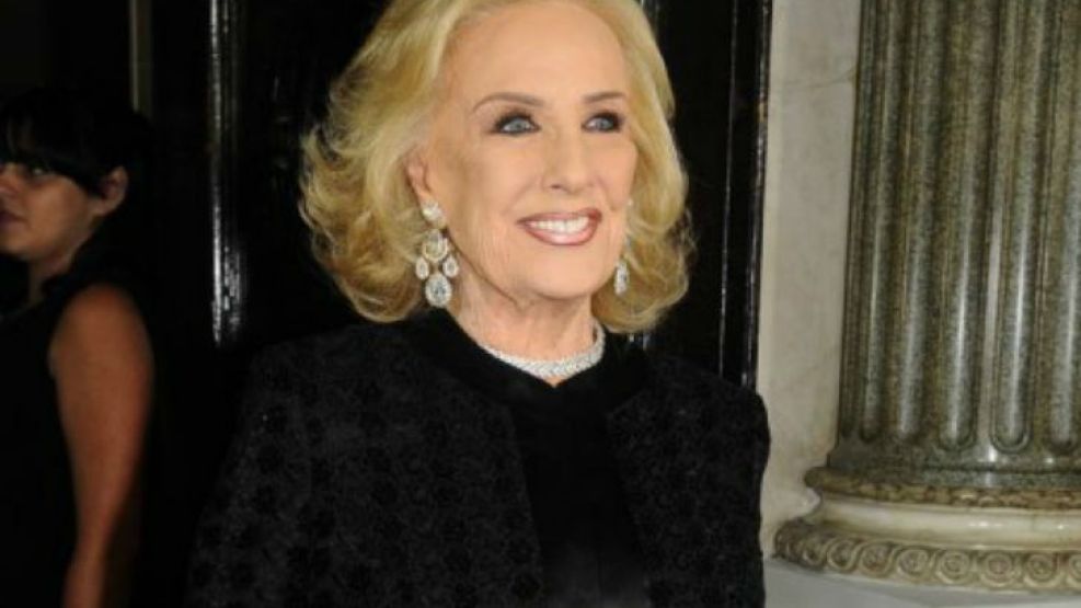 "Hay gente que se ha molestado, mis colegas también, algunos no han sido muy agradables ni muy simpáticos, no lo haría más", dijo Mirtha. 